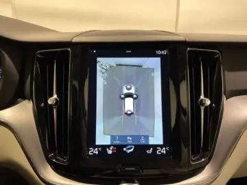 VOLVO XC60 B4 Diesel Momentum Pro Automatik EU6 Leder