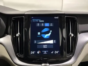 VOLVO XC60 B4 Diesel Momentum Pro Automatik EU6 Leder