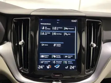 VOLVO XC60 B4 Diesel Momentum Pro Automatik EU6 Leder
