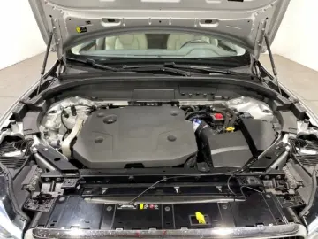 VOLVO XC60 B4 Diesel Momentum Pro Automatik EU6 Leder