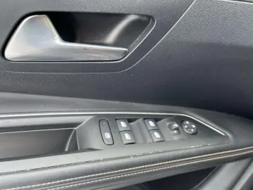 PEUGEOT 3008 Hybrid 136 GT e-DSC Navi LED R-Kam
