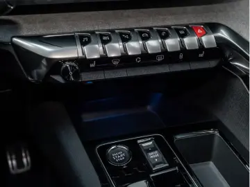 PEUGEOT 3008 GT HYBRID 136 e-DSC6 ACC LED NAVI KAMERA BT