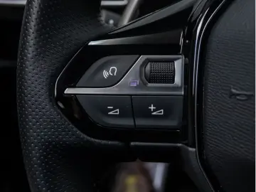 PEUGEOT 3008 GT HYBRID 136 e-DSC6 ACC LED NAVI KAMERA BT