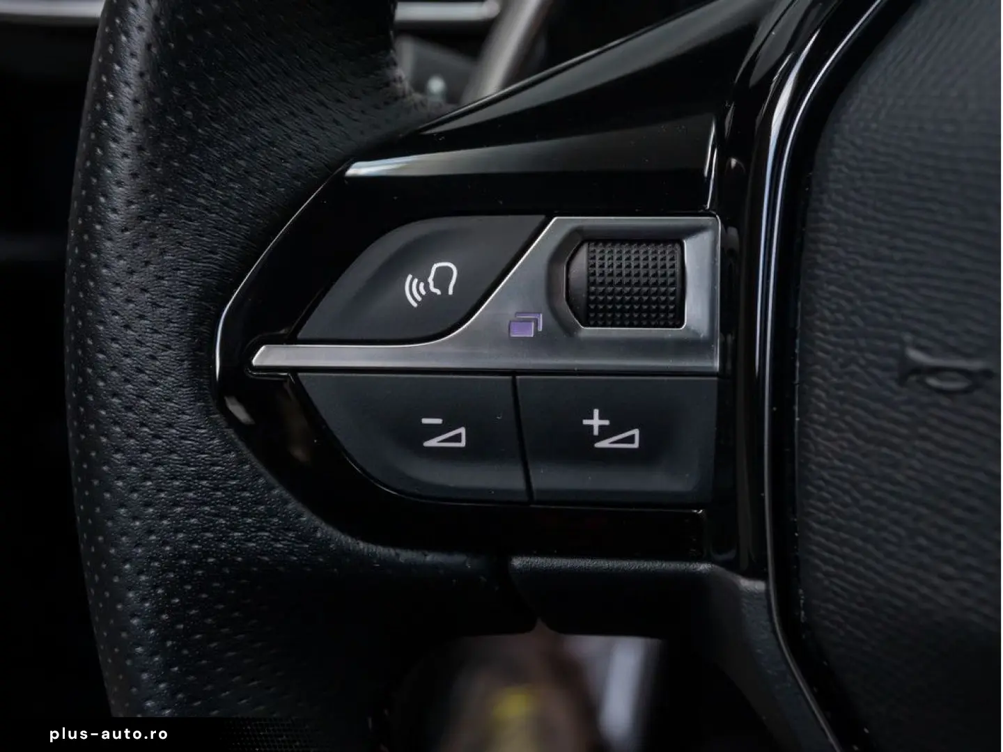 PEUGEOT 3008 GT HYBRID 136 e-DSC6 ACC LED NAVI KAMERA BT