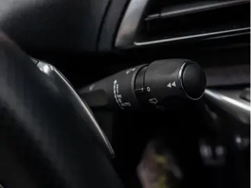 PEUGEOT 3008 GT HYBRID 136 e-DSC6 ACC LED NAVI KAMERA BT