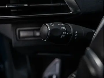 PEUGEOT 3008 GT HYBRID 136 e-DSC6 ACC LED NAVI KAMERA BT