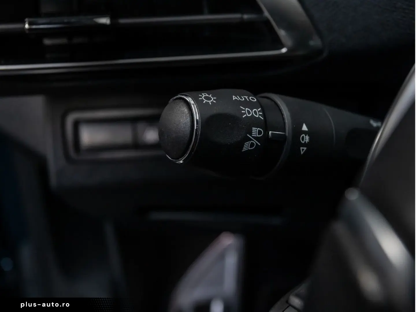 PEUGEOT 3008 GT HYBRID 136 e-DSC6 ACC LED NAVI KAMERA BT