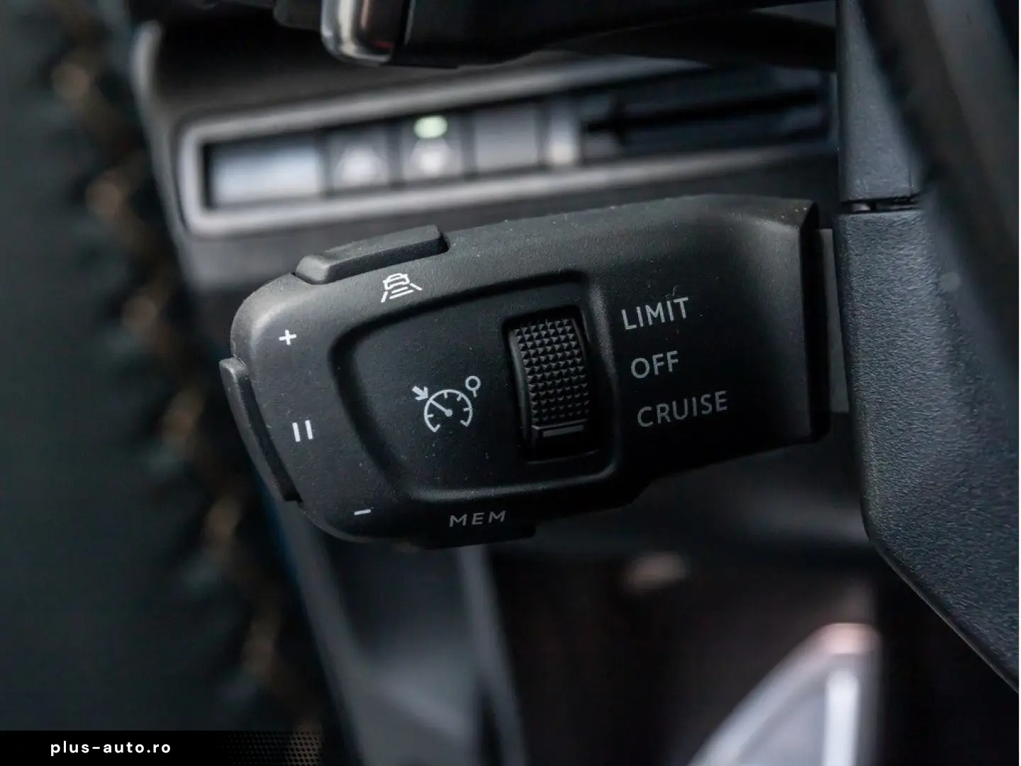 PEUGEOT 3008 GT HYBRID 136 e-DSC6 ACC LED NAVI KAMERA BT