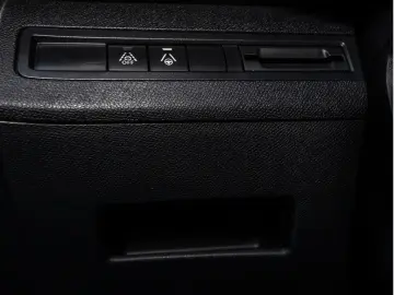 PEUGEOT 3008 GT HYBRID 136 e-DSC6 ACC LED NAVI KAMERA BT