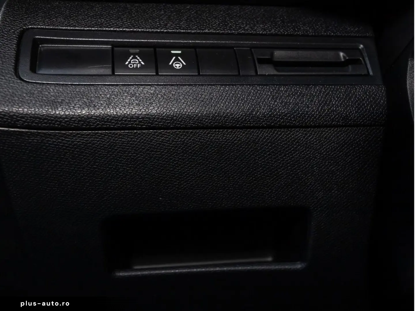 PEUGEOT 3008 GT HYBRID 136 e-DSC6 ACC LED NAVI KAMERA BT