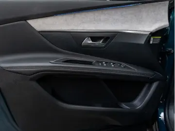 PEUGEOT 3008 GT HYBRID 136 e-DSC6 ACC LED NAVI KAMERA BT