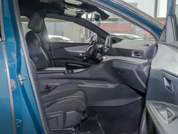 PEUGEOT 3008 GT Hybrid 136 e-DSC6 ACC LED NAVI