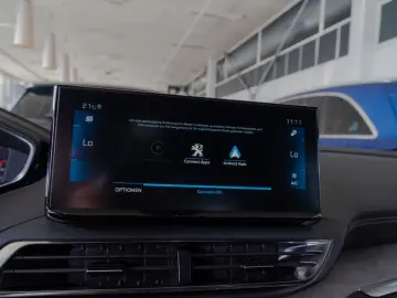 PEUGEOT 3008 GT Hybrid 136 e-DSC6 ACC LED NAVI