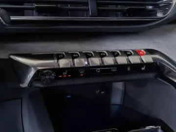 PEUGEOT 3008 GT Hybrid 136 e-DSC6 ACC LED NAVI