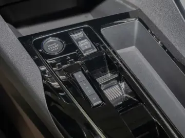 PEUGEOT 3008 GT Hybrid 136 e-DSC6 ACC LED NAVI