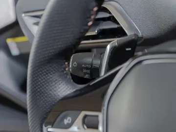 PEUGEOT 3008 GT Hybrid 136 e-DSC6 ACC LED NAVI