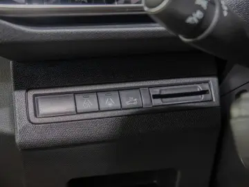 PEUGEOT 3008 GT Hybrid 136 e-DSC6 ACC LED NAVI