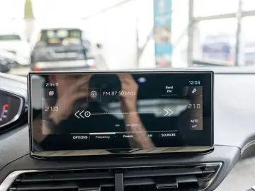 PEUGEOT 3008 GT Hybrid 136 e-DSC6 ACC LED NAVI