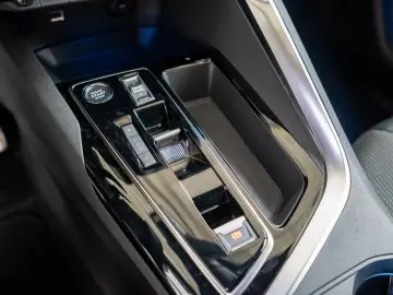 PEUGEOT 3008 GT Hybrid 136 e-DSC6 ACC LED NAVI