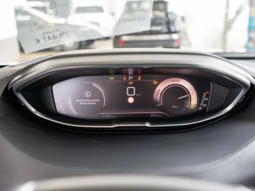 PEUGEOT 3008 GT Hybrid 136 e-DSC6 ACC LED NAVI