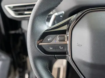 PEUGEOT 3008 GT Hybrid 136 e-DSC6 ACC LED NAVI