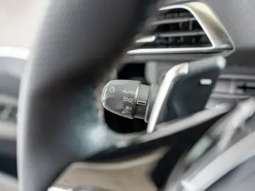 PEUGEOT 3008 GT Hybrid 136 e-DSC6 ACC LED NAVI