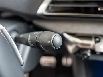 PEUGEOT 3008 GT Hybrid 136 e-DSC6 ACC LED NAVI