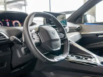 PEUGEOT 3008 GT Hybrid 136 e-DSC6 ACC LED NAVI