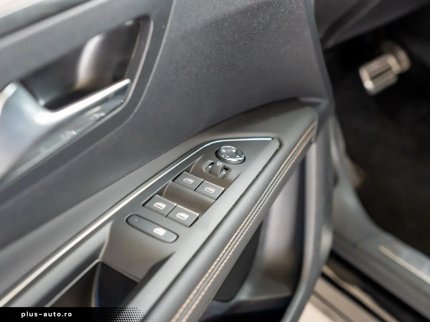 PEUGEOT 3008 GT Hybrid 136 e-DSC6 ACC LED NAVI