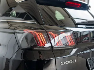 PEUGEOT 3008 GT Hybrid 136 e-DSC6 ACC LED NAVI