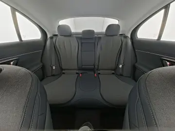 MERCEDES-BENZ E 300 e Avantgarde LED Distronic Kamera DAB