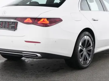 MERCEDES-BENZ E 300 e Avantgarde LED Distronic Kamera DAB