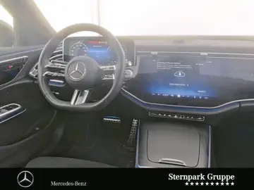 MERCEDES-BENZ E 300e  AMG Night Superscreen 20Zoll Distronic