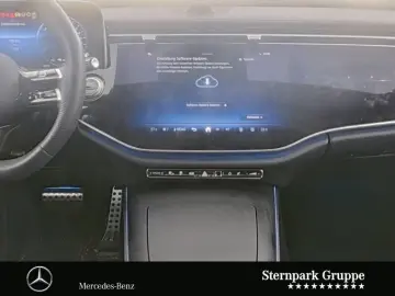 MERCEDES-BENZ E 300e  AMG Night Superscreen 20Zoll Distronic