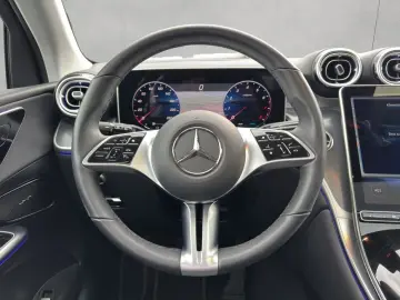 MERCEDES-BENZ GLC 200 Avantgarde Adv.Plus Pano AHK Sound