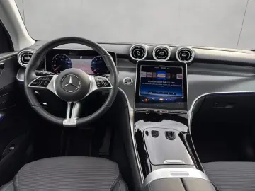 MERCEDES-BENZ GLC 200 Avantgarde Adv.Plus Pano AHK Sound