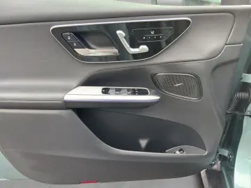 MERCEDES-BENZ GLC 200 Avantgarde Adv.Plus Pano AHK Sound