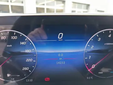 MERCEDES-BENZ GLC 200 Avantgarde Adv.Plus Pano AHK Sound