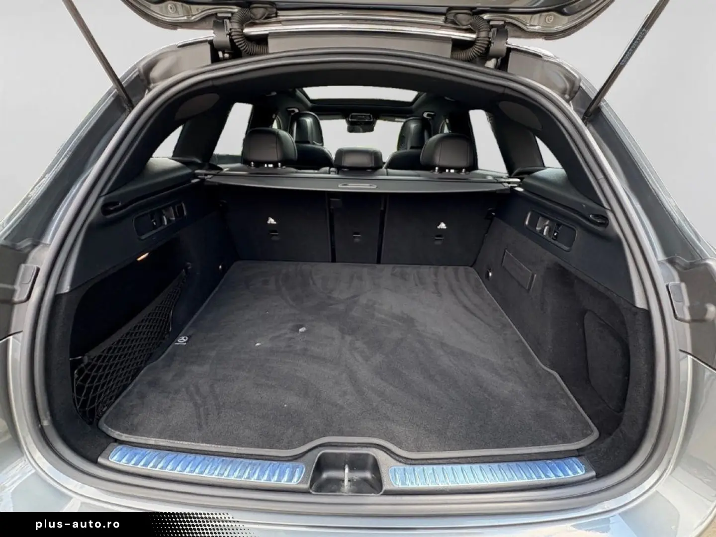 MERCEDES-BENZ GLC 200 4M AMG NIGHT DIGLI AMBI PANO DISTR KAM