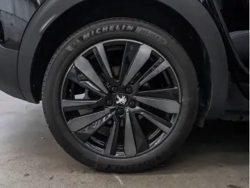 PEUGEOT 3008 GT Hybrid 136 e-DSC6 ACC PANO LED NAVI