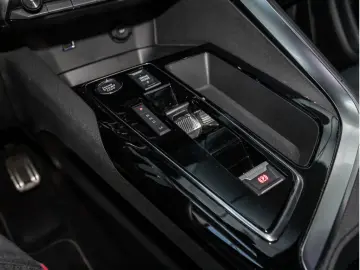 PEUGEOT 3008 GT Hybrid 136 e-DSC6 ACC PANO LED NAVI