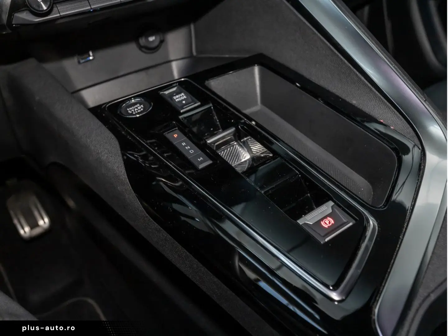 PEUGEOT 3008 GT Hybrid 136 e-DSC6 ACC PANO LED NAVI