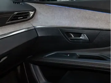 PEUGEOT 3008 GT Hybrid 136 e-DSC6 ACC PANO LED NAVI