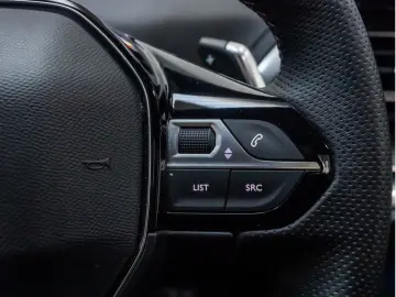 PEUGEOT 3008 GT Hybrid 136 e-DSC6 ACC PANO LED NAVI