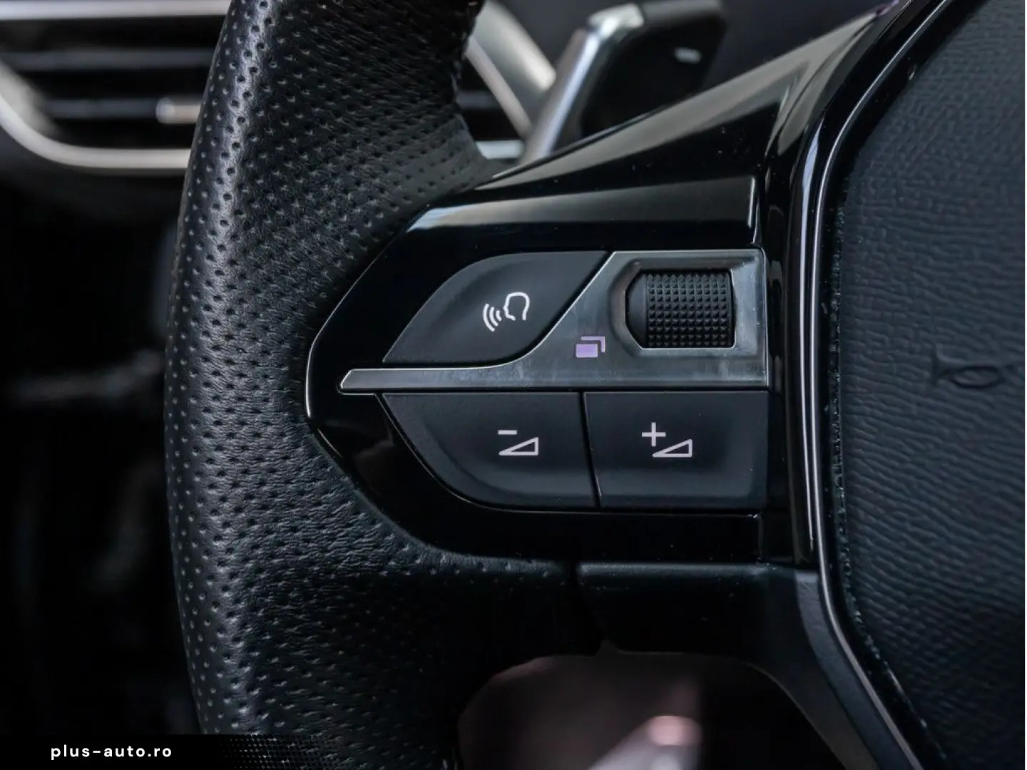 PEUGEOT 3008 GT Hybrid 136 e-DSC6 ACC PANO LED NAVI