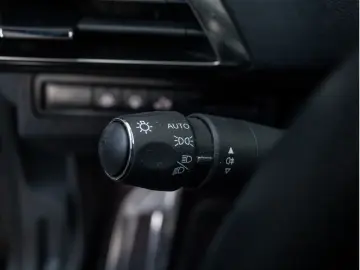 PEUGEOT 3008 GT Hybrid 136 e-DSC6 ACC PANO LED NAVI