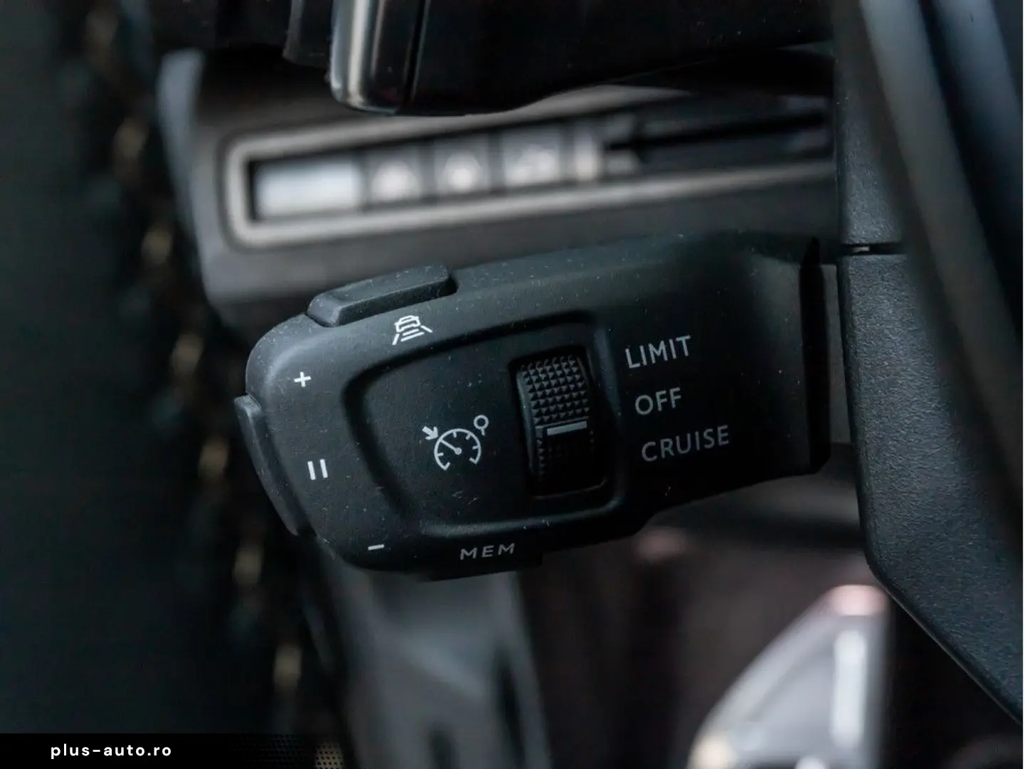 PEUGEOT 3008 GT Hybrid 136 e-DSC6 ACC PANO LED NAVI