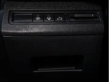 PEUGEOT 3008 GT Hybrid 136 e-DSC6 ACC PANO LED NAVI