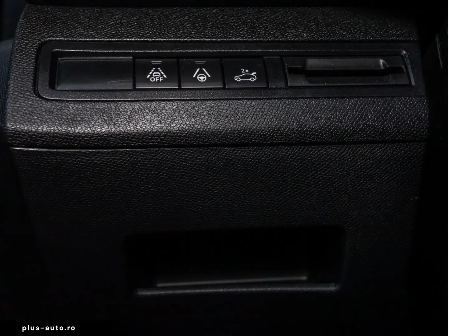 PEUGEOT 3008 GT Hybrid 136 e-DSC6 ACC PANO LED NAVI