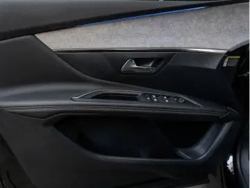 PEUGEOT 3008 GT Hybrid 136 e-DSC6 ACC PANO LED NAVI